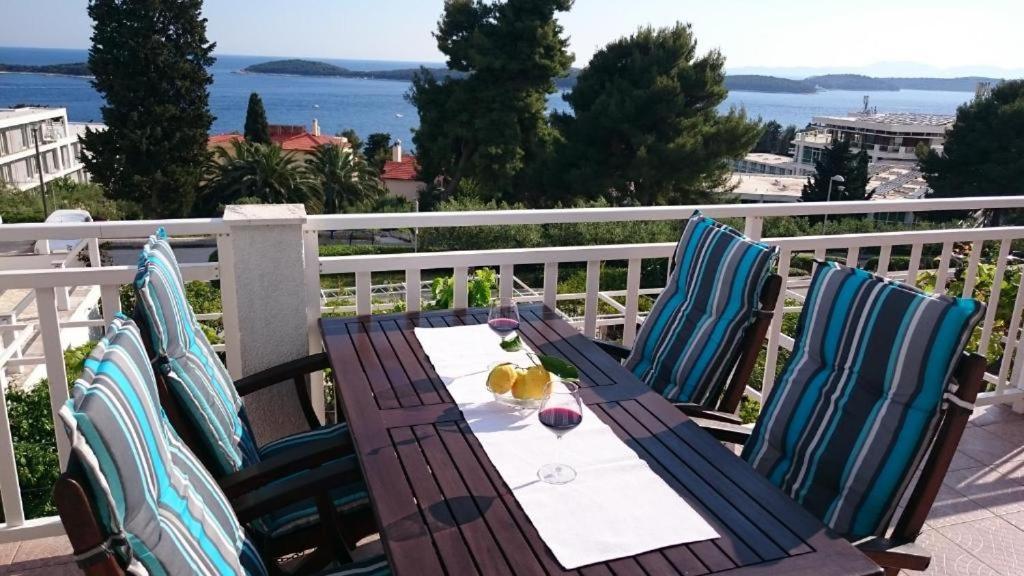 Apartments Mare 2 Hvar Town Buitenkant foto